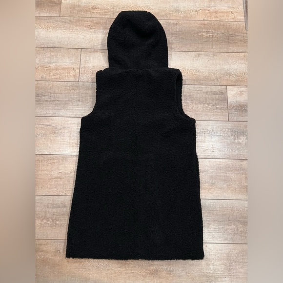 Sam Edelman NWOT Hooded Faux Fur
Teddy Vest Medium - Picture 7 of 12